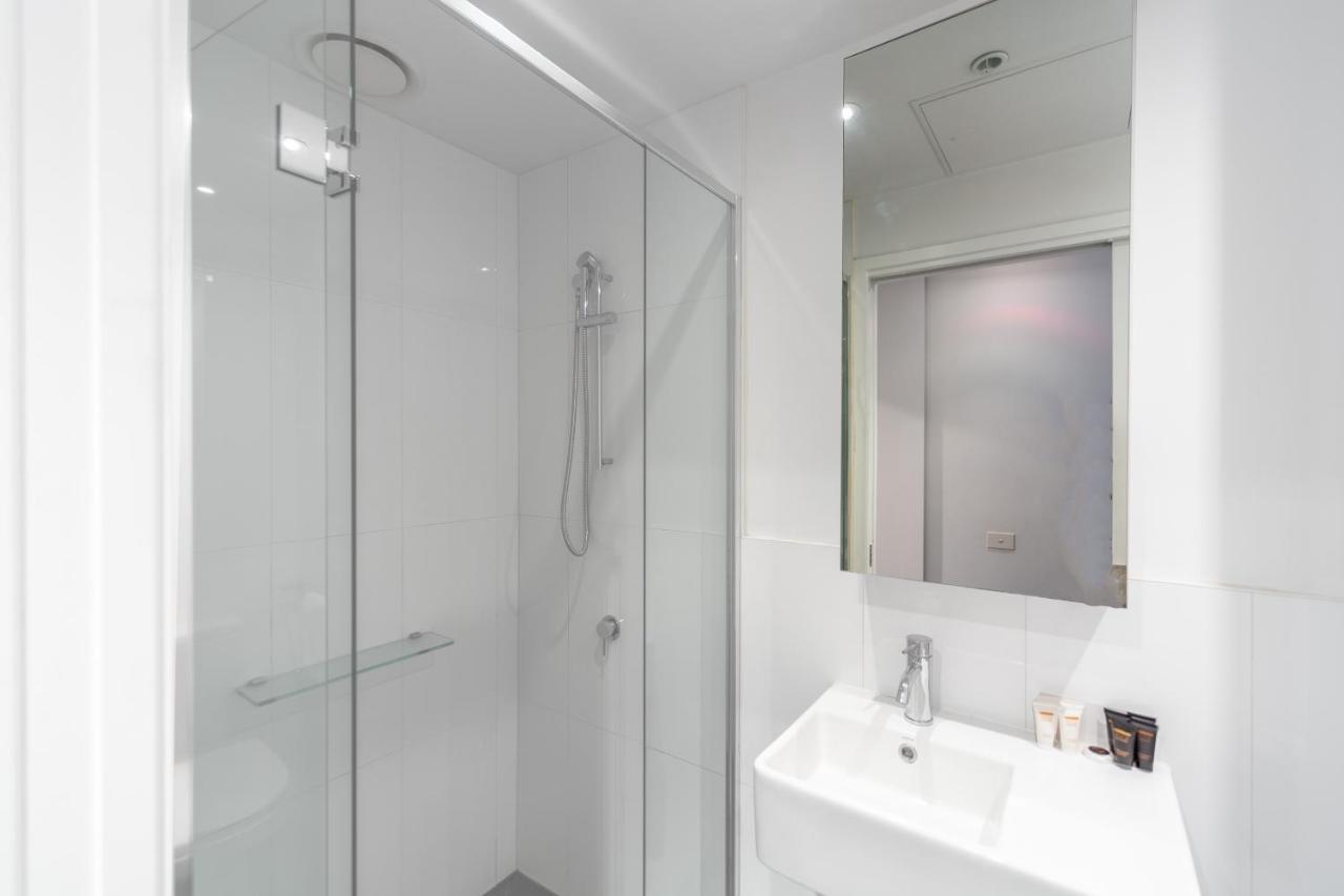 Aura2107, 2 Bedroom Apartment With Balcony, Stunning Yarra River And City Views Melbourne Exteriör bild