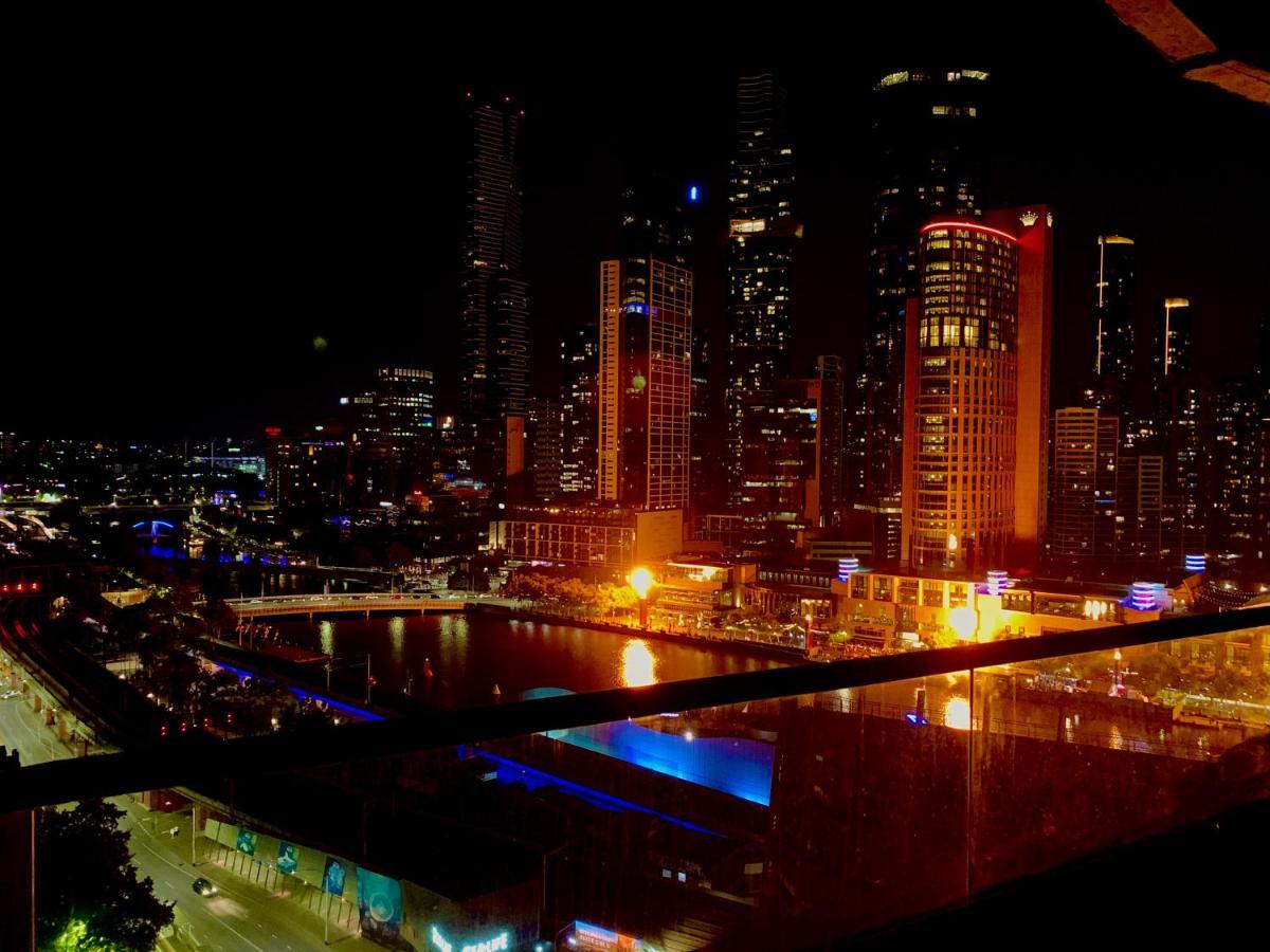 Aura2107, 2 Bedroom Apartment With Balcony, Stunning Yarra River And City Views Melbourne Exteriör bild