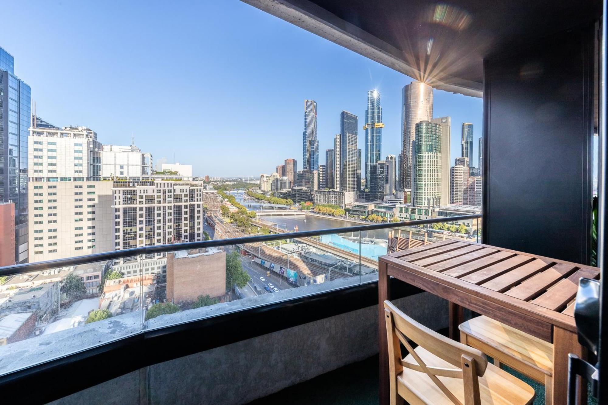 Aura2107, 2 Bedroom Apartment With Balcony, Stunning Yarra River And City Views Melbourne Exteriör bild
